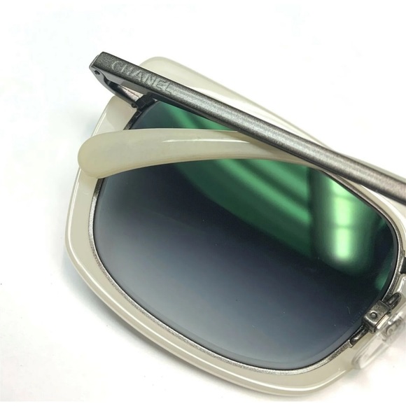 Beautiful Authentic Chanel Sunglasses - Picture 4 of 7